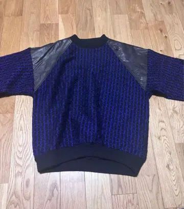 오버 사이즈 니트 블랙과 파랑 스트라이프