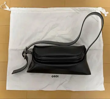 OSOI 블랙 숄더백
