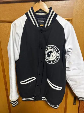 WF FOUR 바시티 자켓 L 사이즈 블랙/화이트