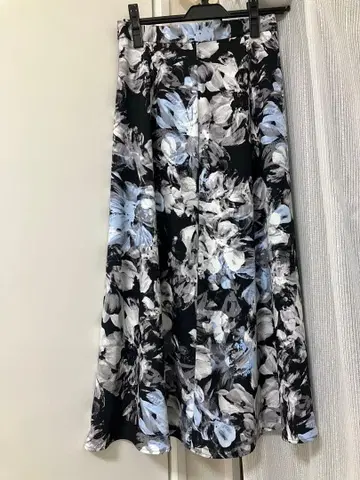 컨디션 최상 쿠 드 샹스 36 사이즈 롱 스커트