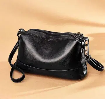 새상품 숄더백, 여러 개의 포켓이 달린 탑 그레인 소가죽 크로스바디백