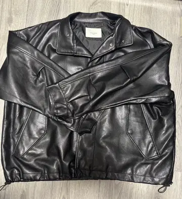 DRESS VOLUME (드레스 볼륨) 블랙 가죽 자켓