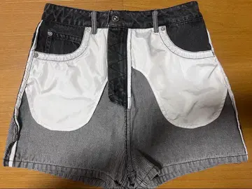 Uenui 인사이드 아웃 디자인 데님 숏팬츠 블랙