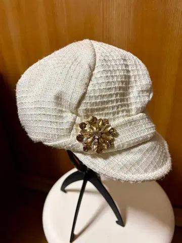 Rady 레이디 비쥬 장식 자카드 화이트 헌팅 캡