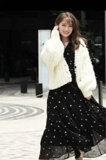 Apuweiser-riche 핸드 니트 숏 가디건