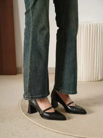 블랙 스틸레토 펌프스 중간 힐