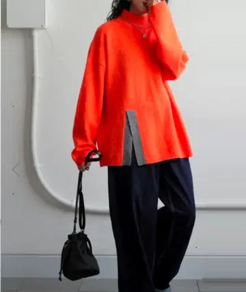 새상품 안티카! 하이넥 니트 배색 슬릿