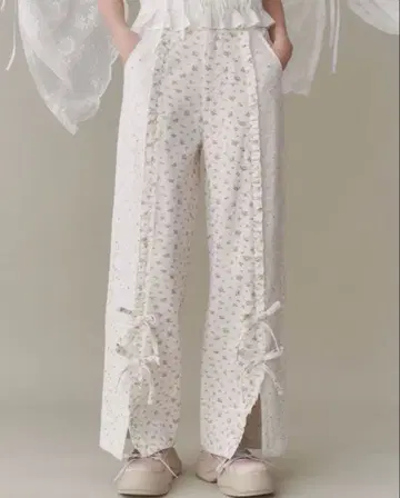 [ 새상품 미착용 ] merry jenny 슬릿 레이스 팬츠