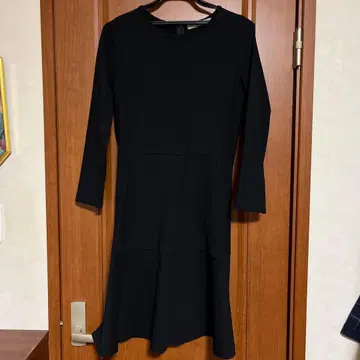 theory luxe 블랙 긴팔 무릎 기장 원피스
