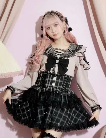 NOEMIE 트렌치 세일러 오픈 숄더 블라우스