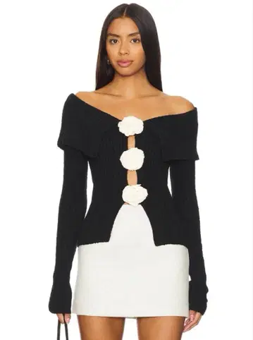 미사용 새상품 오픈 숄더 플라워 니트탑 블랙