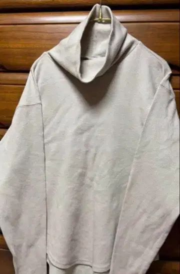 기블리 컬렉션 웜 기능 하이넥 풀오버