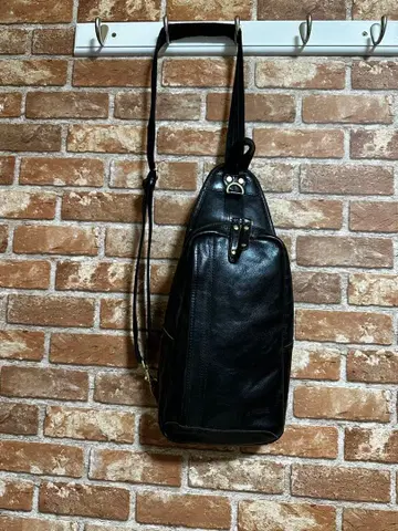 DOUBLES 더블스 가죽 바디백 가죽 색상 블랙