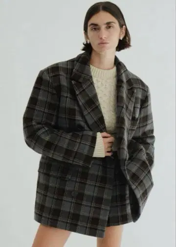 CLANE 오버 숄더 피크드 라펠 코트