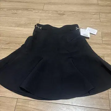 리랜드트루 플레어 스커트