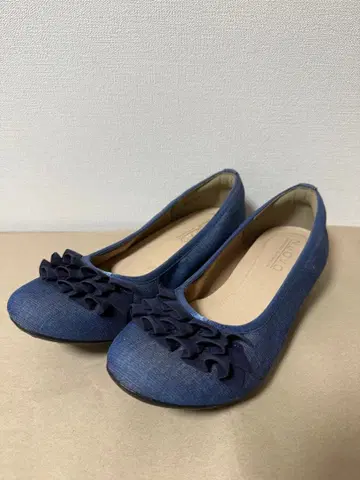 다크 블루 플랫슈즈 리본 디자인