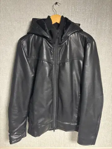블랙 가죽 후드 부착