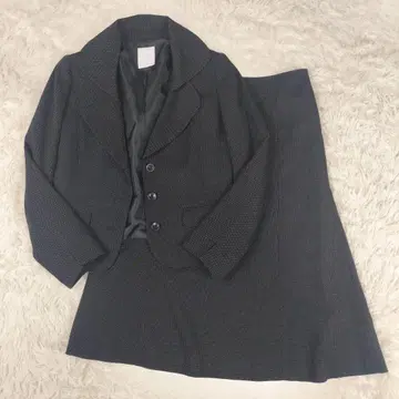 DAMA collection | 고급 도트 무늬 셋업 자켓 & 스커트