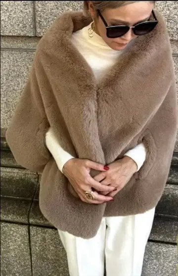 JENNE/젠느 리치 볼륨 퍼 케이프/베이지/시바견 새상품