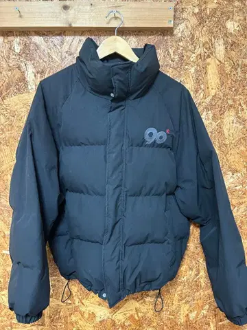 블랙 다운 자켓 밑단 조정 가능