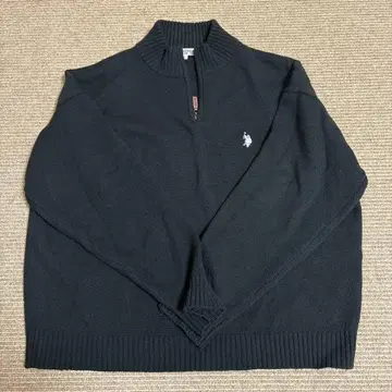 블랙 하프 지퍼 니트 스웨터