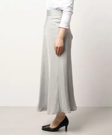 택 포함 미사용 새상품 Mila Owen 새틴 내로우 스커트