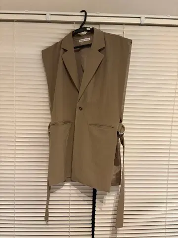 오픈 사이드 벨트 베스트 / 테일러드 베스트 / 베스트