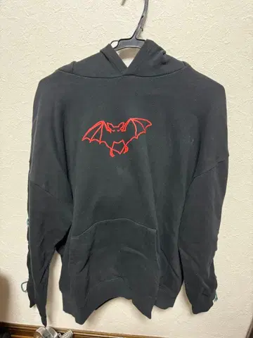 요네즈켄시 박쥐 후드티