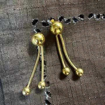 MONET 골드 컬러 귀걸이 찰랑찰랑