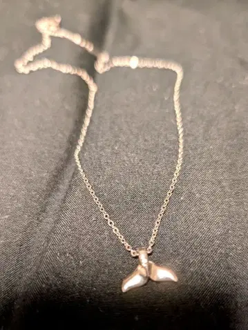 SCOMMAG 고래 꼬리 목걸이