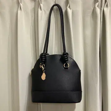 블랙 합성 피혁 숄더백