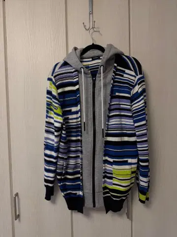 스트라이프 후드 부착 후드티