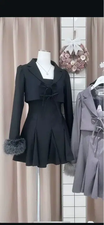 BUBBLES 블랙 슬리브리스 미니 원피스 퍼 자켓