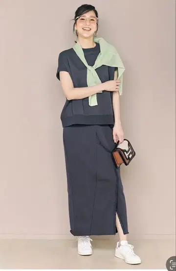 어퍼 하이츠 맨투맨 & 스커트