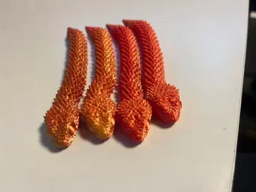 3D 프린터로 제작된 듯한 뱀 세트