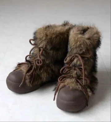 볼륨 인조 모피 부츠 me+em select