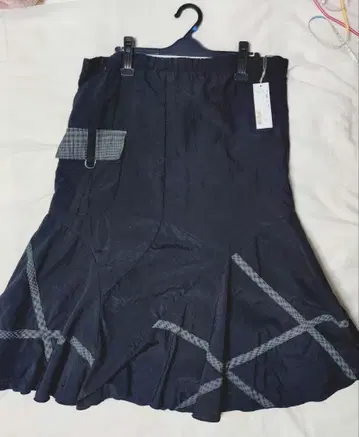 블랙 디자인 스커트 바스락 소재