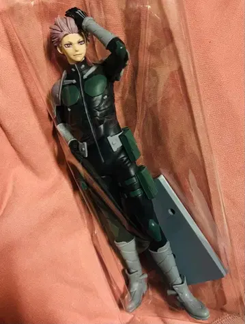 괴수 8호 그란디스타 나루미 겐 피규어