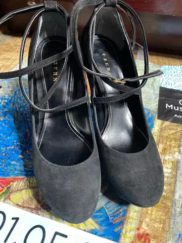 CZERNY 블랙 스웨이드 스트랩 하이힐