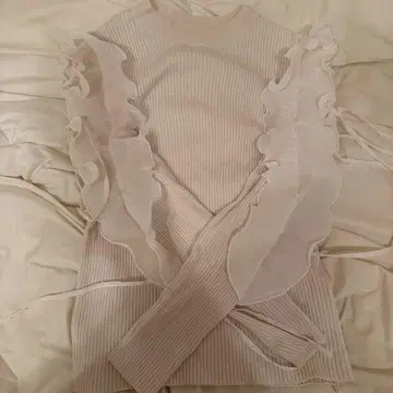 스나이델 프릴 슬리브 니트 풀오버