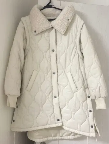 아이보리 보아 옷깃 퀼팅 자켓