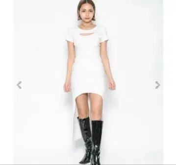 MELT THE LADY 라운드 컷 아웃 원피스