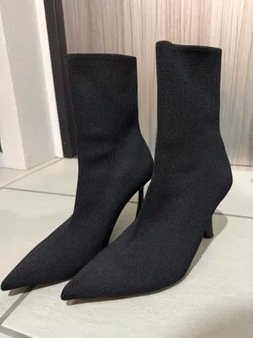 ZARA 블랙 스틸레토 부츠 삭스 부츠 24cm