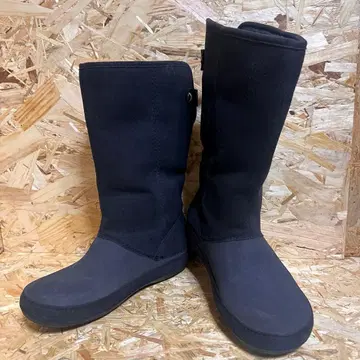 레어 CROCS 베리에사 신세틱 스웨이드 부츠 블랙 25