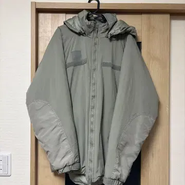 밀리터리 스타일 그레이 자켓