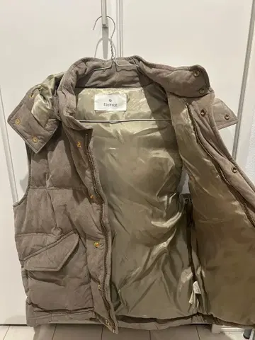 후드 부착 베이지 퀼팅 다운 베스트