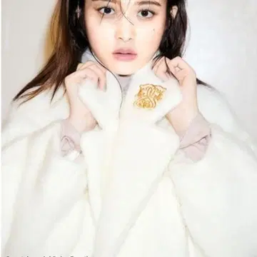 새상품급 스나이델 SINDEL 샤기 코쿤 코트 화이트