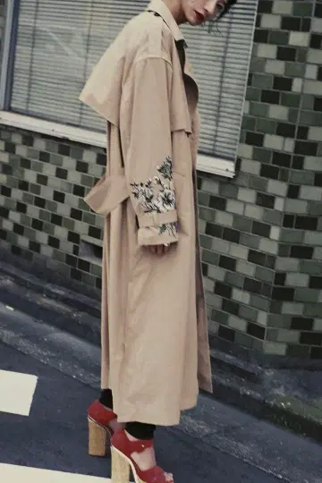 CLANE EMBROIDERY TRENCH COAT