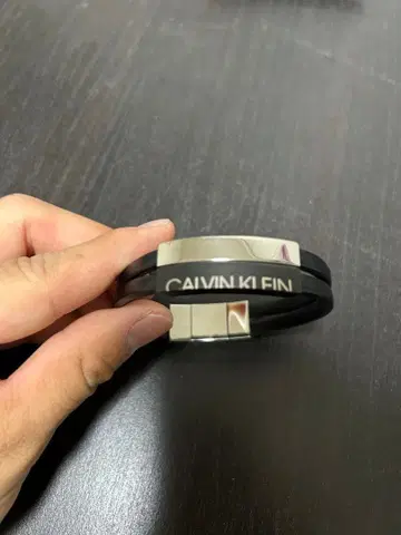 CALVIN KLEIN 블랙 팔찌