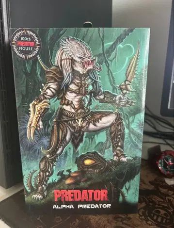 NECA 알파 프레데터